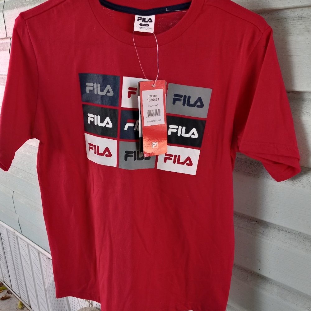 Boys Fila size large t-shirts